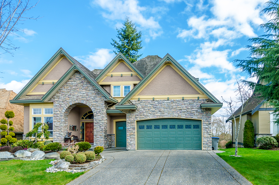Premium Garage Doors Installed by Seasoned Experts for Homeowners in
