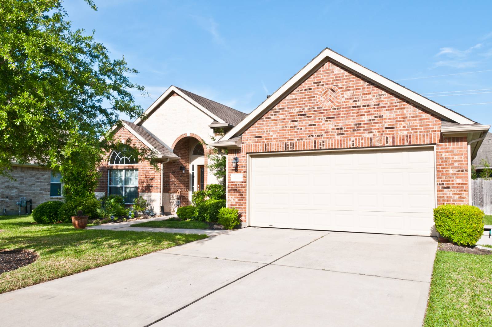 Our Garage Door Company Offers Service in San Antonio 31W Insulation